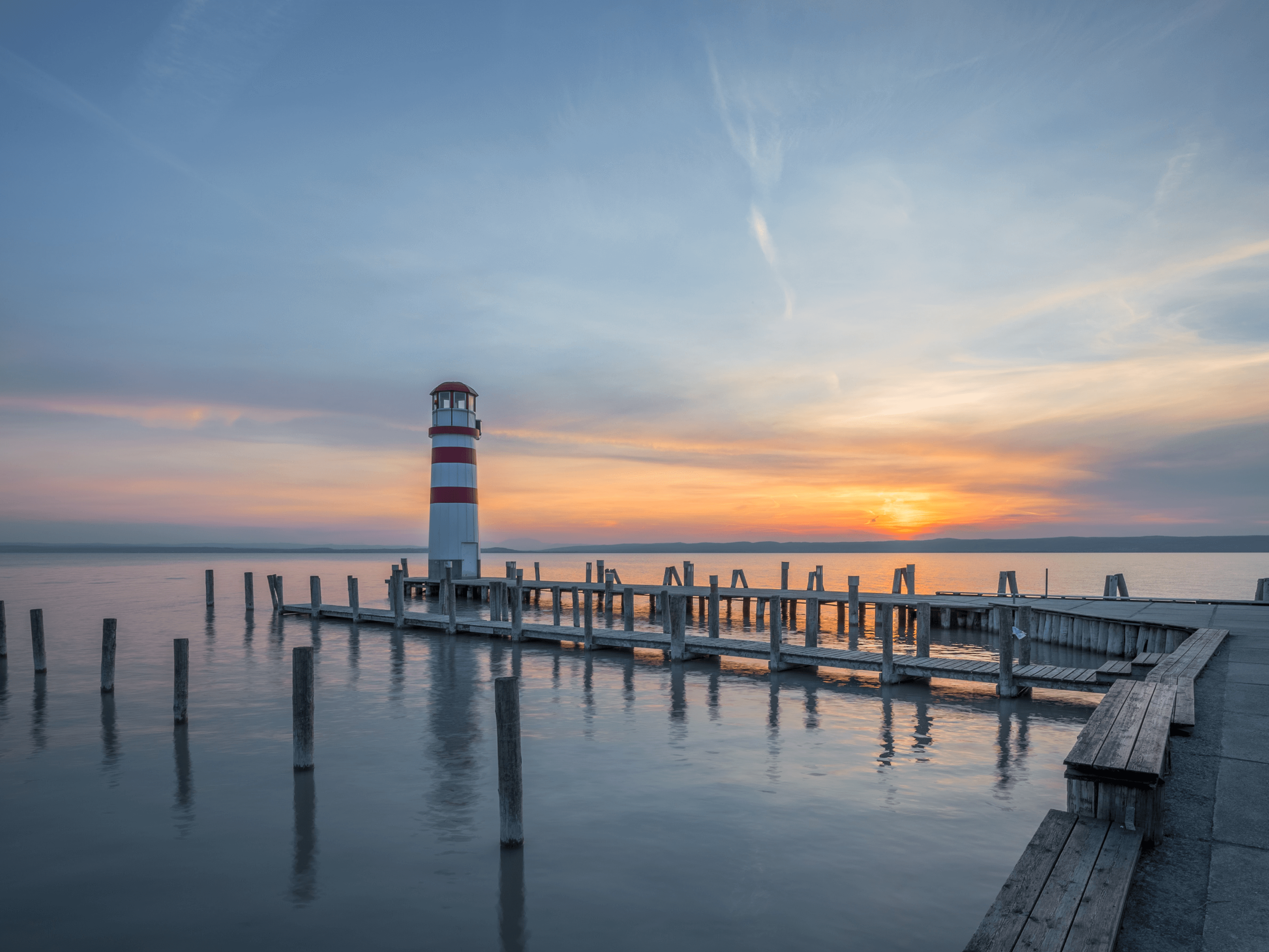 Neusiedlersee im Burgenland Neusiedlersee mit Leuchtturm