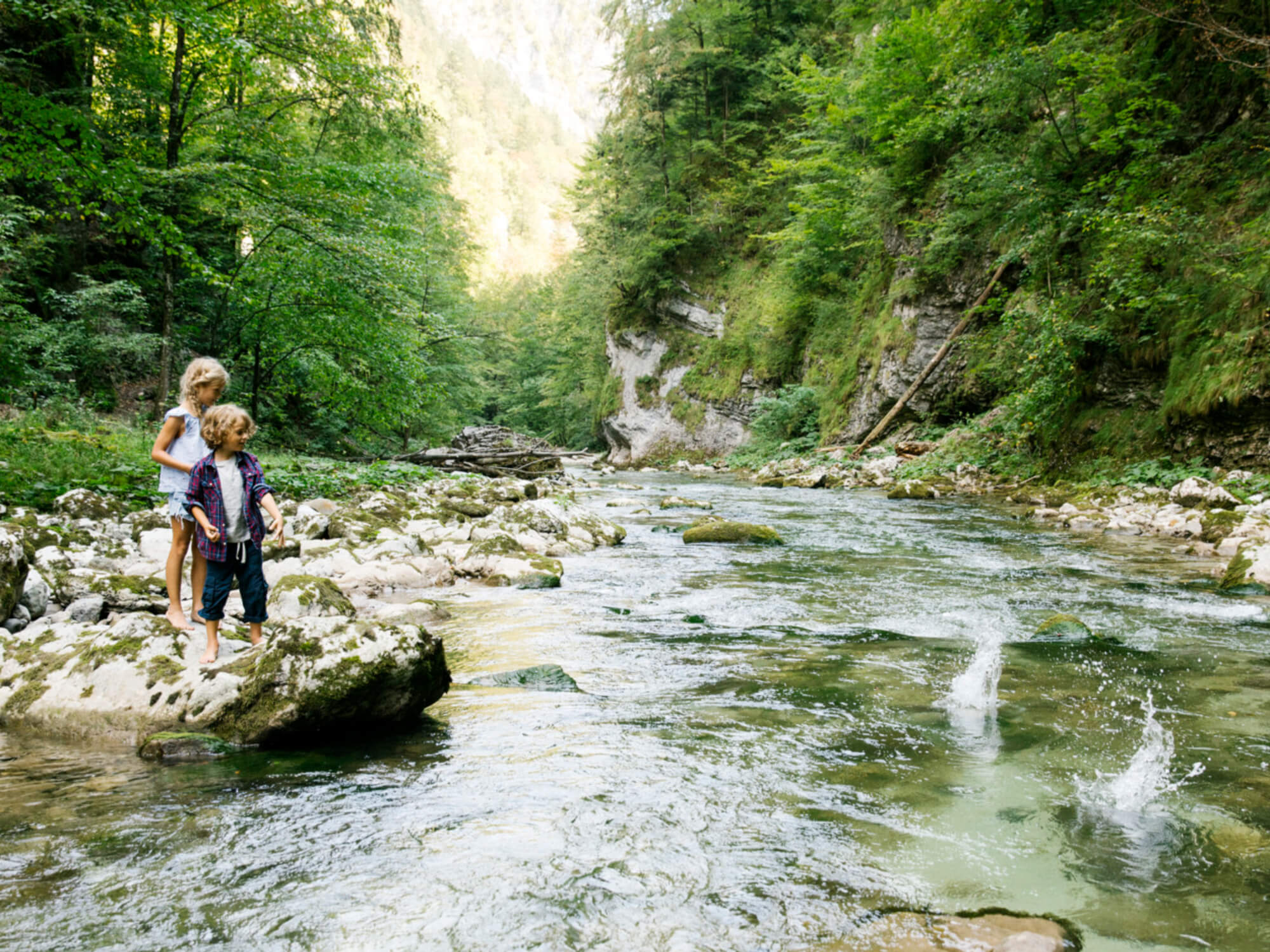 Naturpark Ötscher Spielen am Fluss