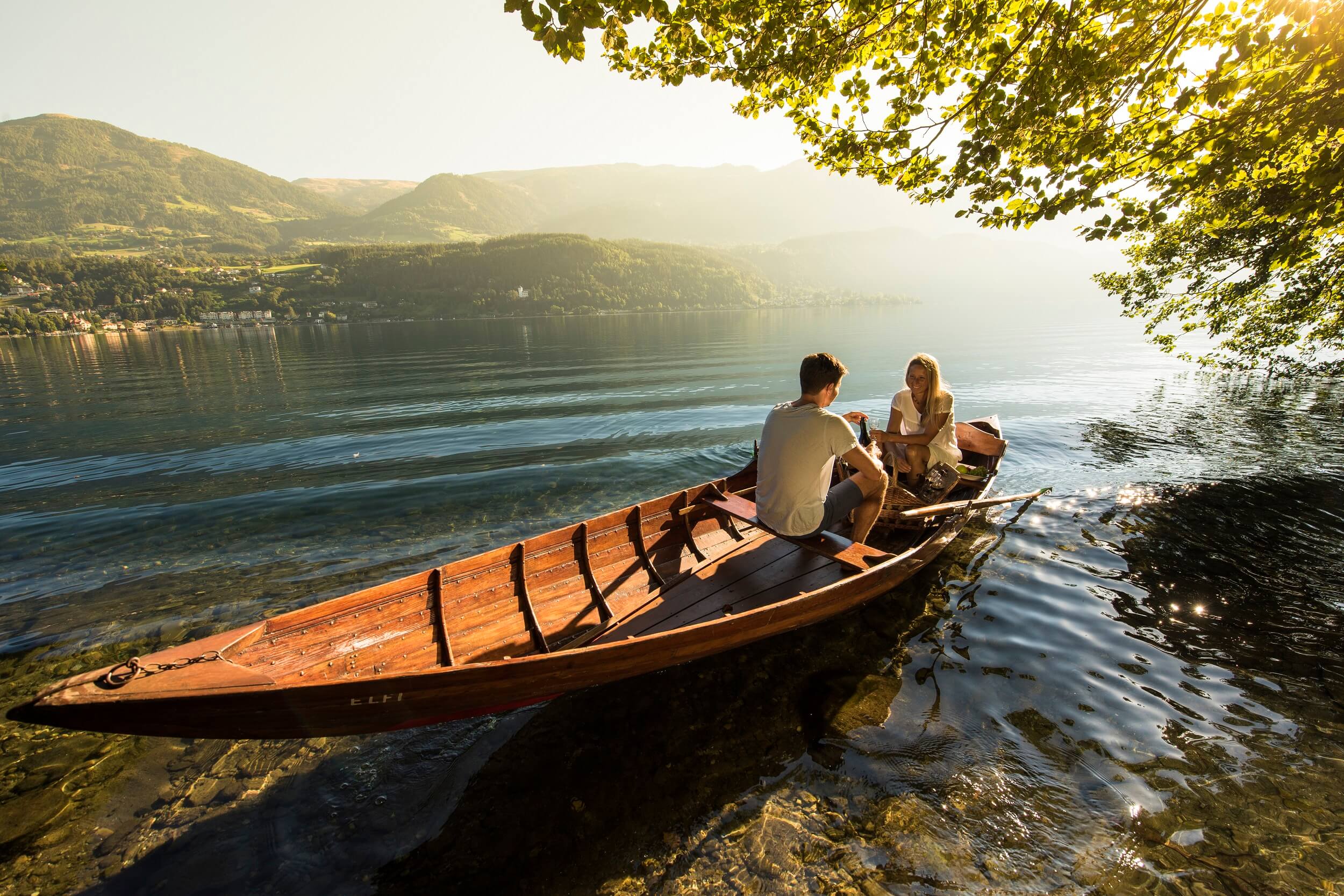 Romantik im Ruderboot am Millstättersee