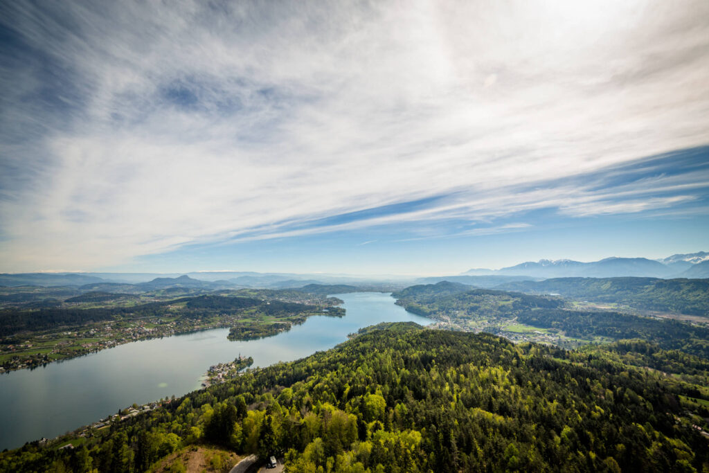 Aussichtsturm Pyramidenkogel am Wörthersee Wörthersee Panorama © Österreich Werbung Aussichtsturm Pyramidenkogel am Wörthersee