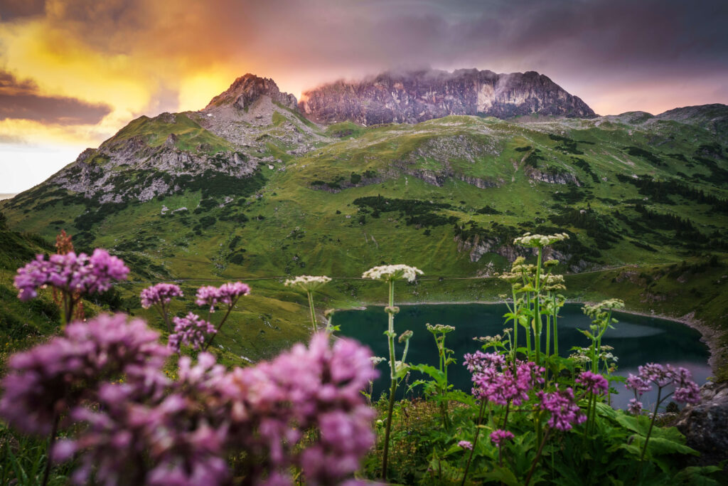 Wandergebiet Bludenz Alpenregion Vorarlberg in der Dämmerung