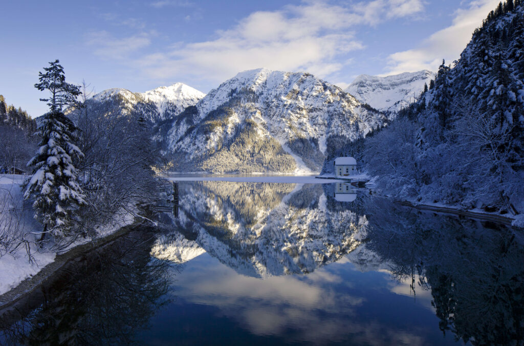 Naturparkregion Reutte Winter Wandergebiet am Plansee Winter Panorama am Plansee