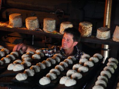 Traditionelle Handwerkskunst auf der Karseggalm